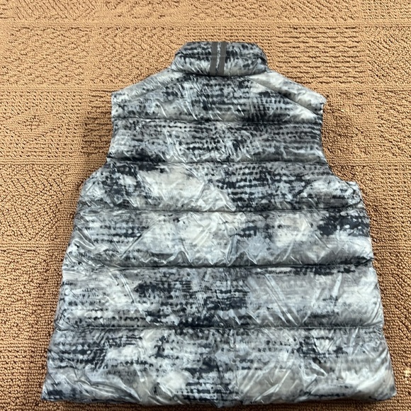 NWT CANADA GOOSE Cypress Vest Black Label Packable tie dye print size xs - Picture 7 of 16